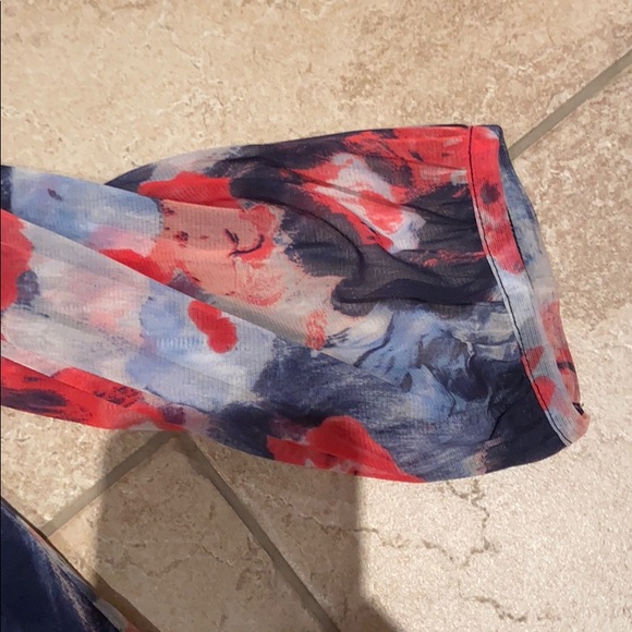 Women’s Floral Blouse - Picture 2 of 6